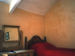 Traditional yellow ochre linewash for a bedroom